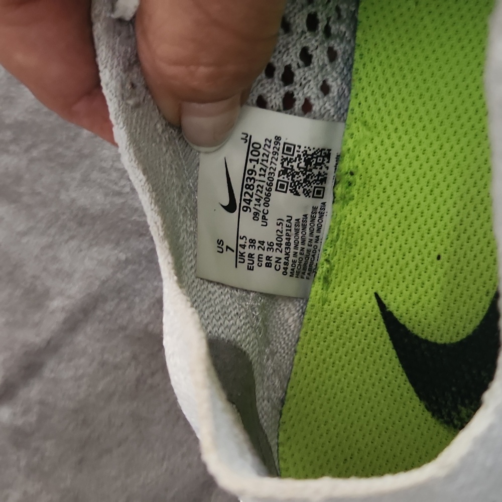 Nike White and Black Knit Sneakers - Picture 6 of 6